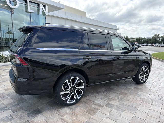 New 2027 Lincoln Navigator Black Label AWD/4WD image 2