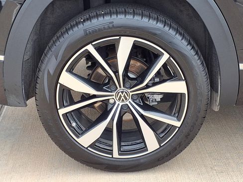 Used 2024 Volkswagen Atlas SEL Premium R-Line image 27