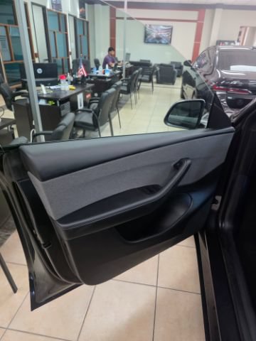Used 2026 Tesla Model Y 2WD image 9
