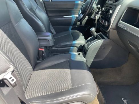 Used 2016 Jeep Compass Latitude FWD image 24