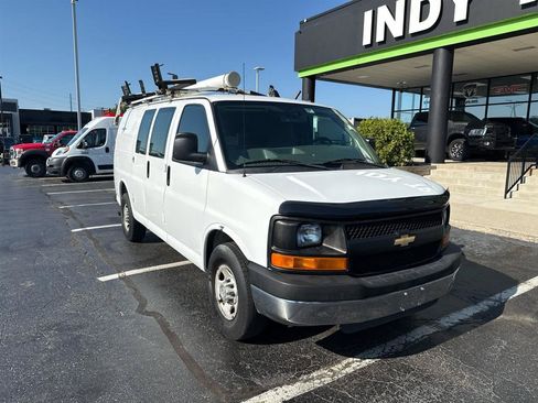 Used 2014 Chevrolet Express 2500 RWD image 2