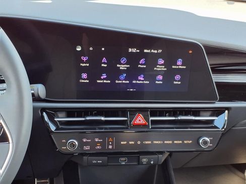 New 2025 Kia Niro SX Touring image 15