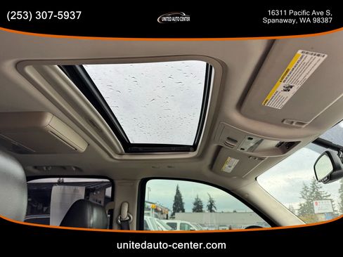 Used 2010 Cadillac Escalade Premium image 18