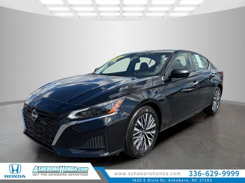 Used 2025 Nissan Altima 2.5 SV image 1