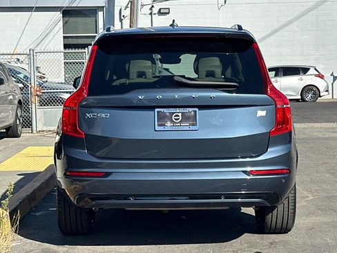 Certified 2023 Volvo XC90 T8 Plus AWD/4WD image 8