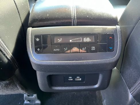 Used 2023 Nissan Pathfinder SL AWD/4WD image 28