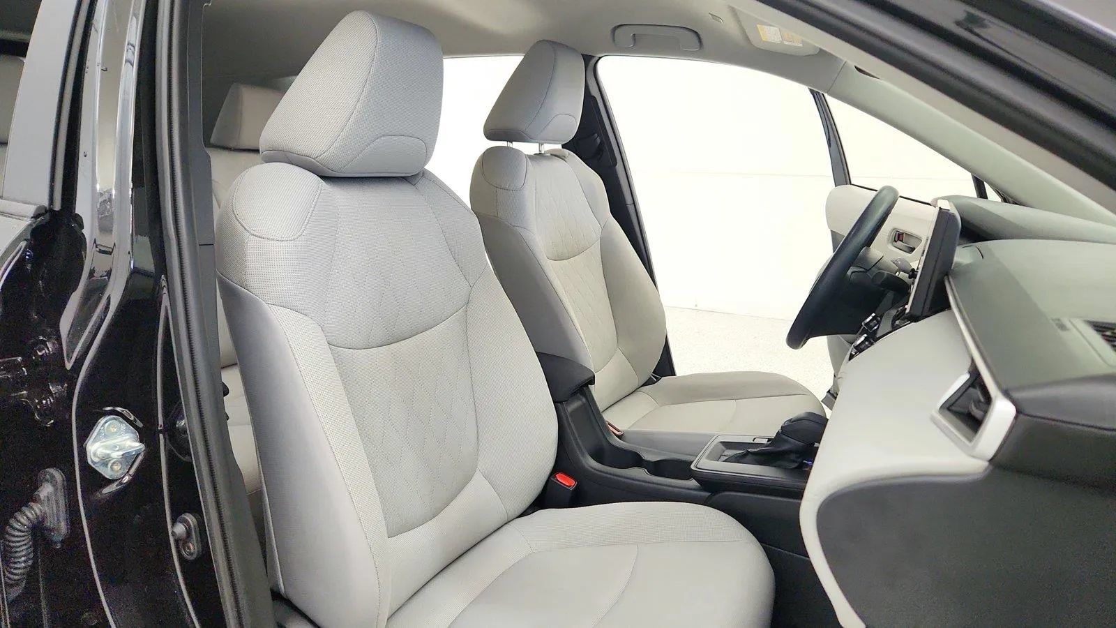 Used 2026 Toyota Corolla Cross L FWD image 30