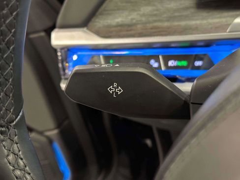 Used 2024 BMW 740i xDrive image 24