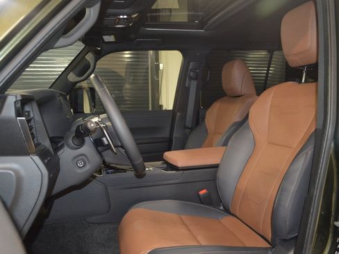 Used 2024 Lexus GX 550 w/ Accessory Package (Z1) image 5