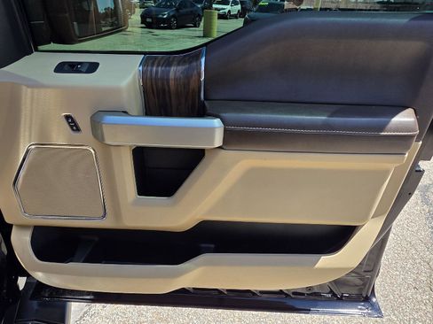 Used 2018 Ford F150 Lariat image 28