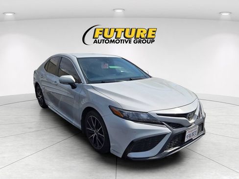 Used 2023 Toyota Camry SE FWD image 1