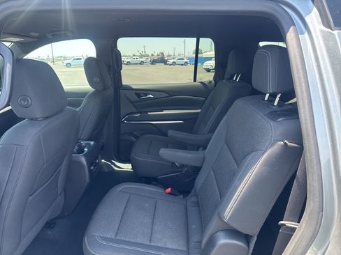 Used 2024 Chevrolet Traverse LT FWD image 12