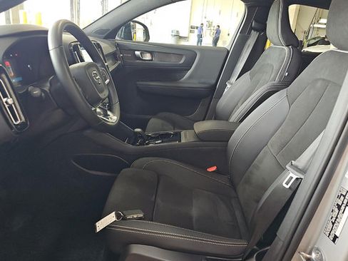 Used 2023 Volvo C40 P8 Recharge Ultimate AWD/4WD image 5
