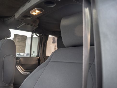 Used 2015 Jeep Wrangler Unlimited Sahara w/ Max Tow Package image 20