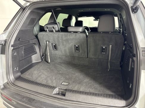 Used 2025 Buick Enclave Preferred FWD image 19
