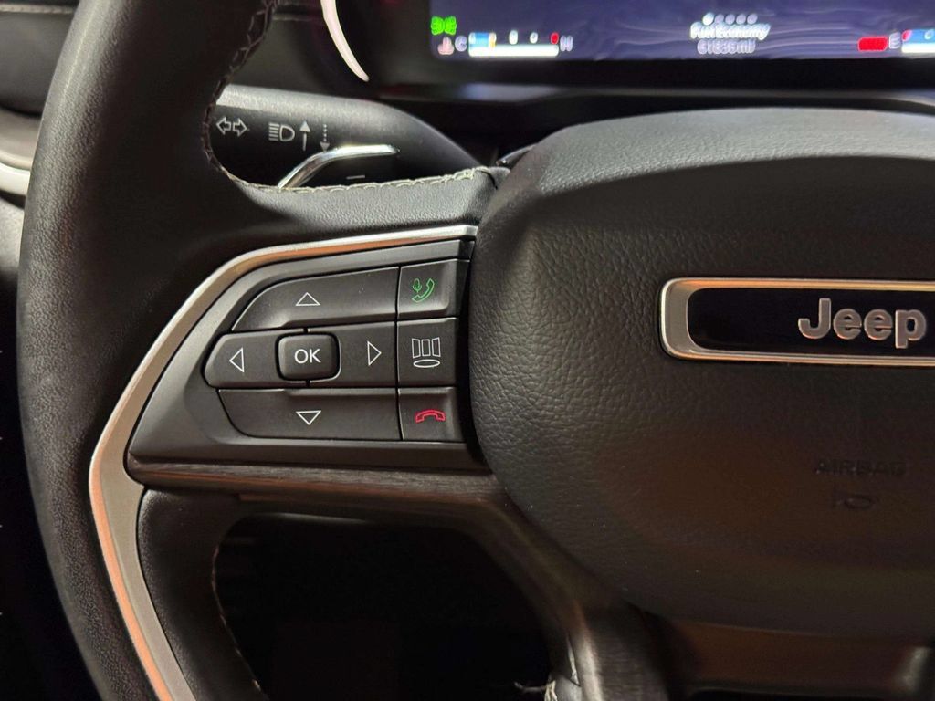 Used 2023 Jeep Grand Cherokee Limited AWD/4WD image 15