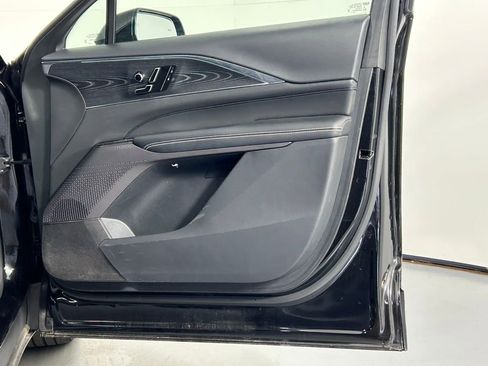 Used 2024 Cadillac Lyriq Luxury AWD/4WD image 9