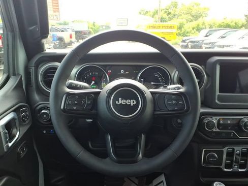 Used 2023 Jeep Wrangler Unlimited w/ Cold Weather Group AWD/4WD image 20