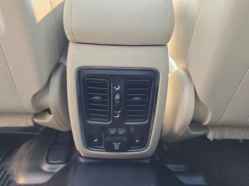 Used 2017 Jeep Grand Cherokee Limited w/ Luxury Group II AWD/4WD image 32