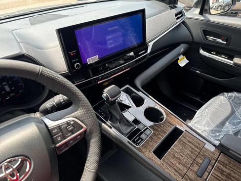 New 2026 Toyota Sienna Platinum AWD/4WD image 20