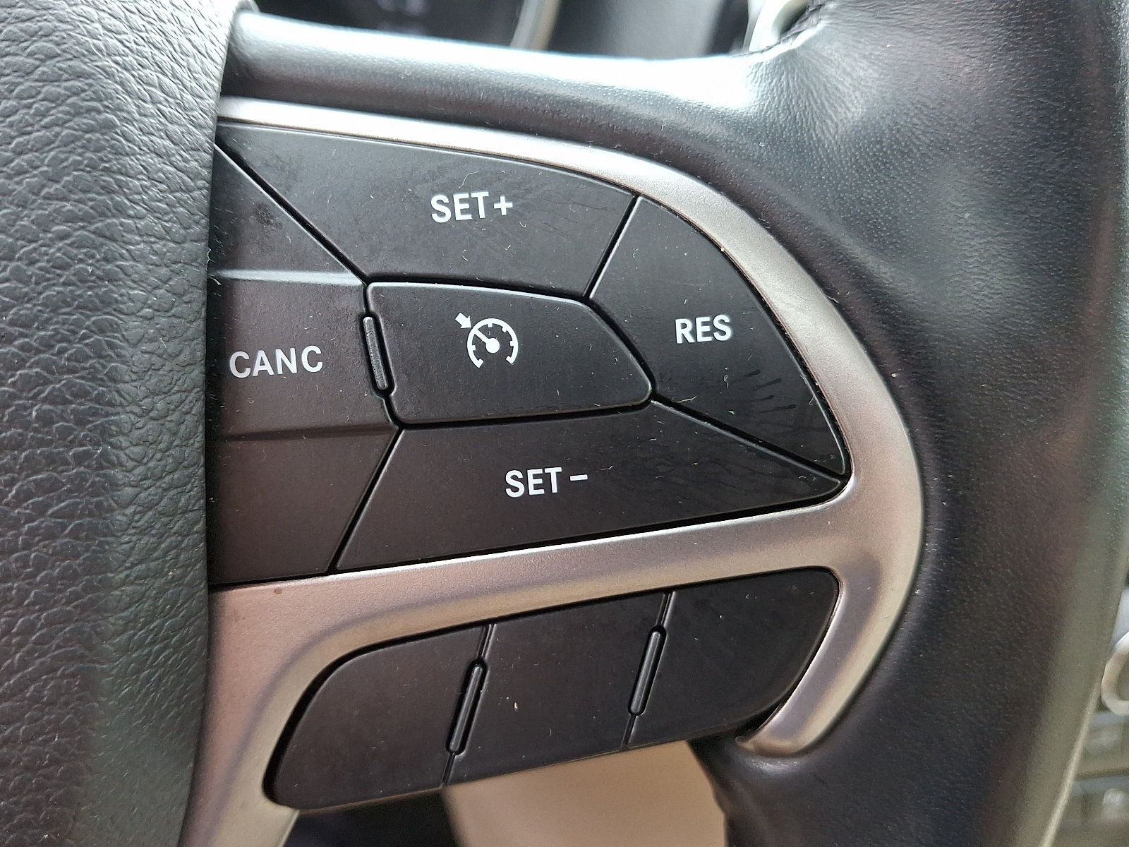 Used 2020 Jeep Grand Cherokee Limited AWD/4WD image 21