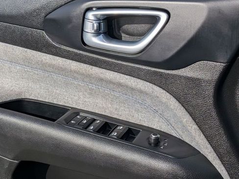 Certified 2024 Jeep Compass Latitude image 15