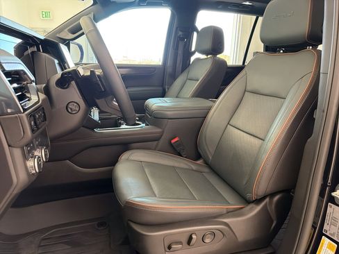 Used 2025 GMC Yukon AT4 w/ LPO, Floor Liner Package AWD/4WD image 5