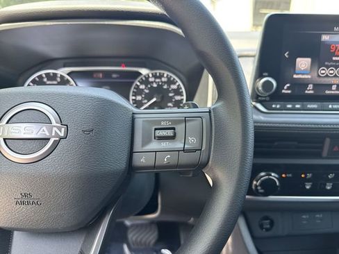 Used 2026 Nissan Rogue S FWD image 17
