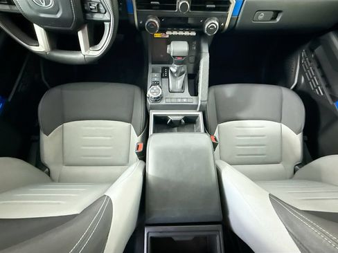 Used 2025 Toyota Tacoma Limited AWD/4WD image 16