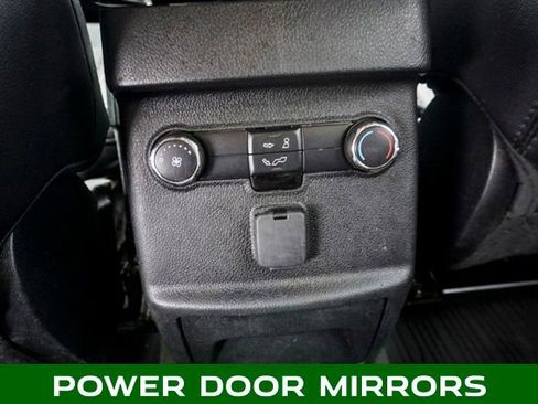 Used 2018 Ford Explorer XLT w/ XLT Appearance Package image 11