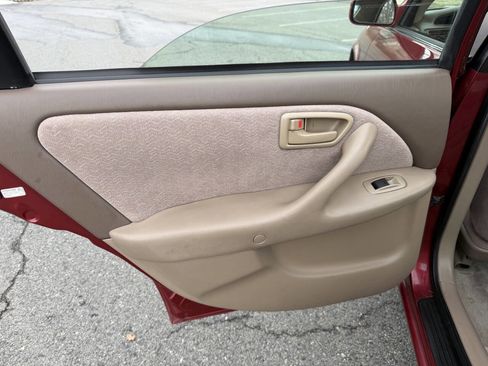 Used 1998 Toyota Camry LE image 29