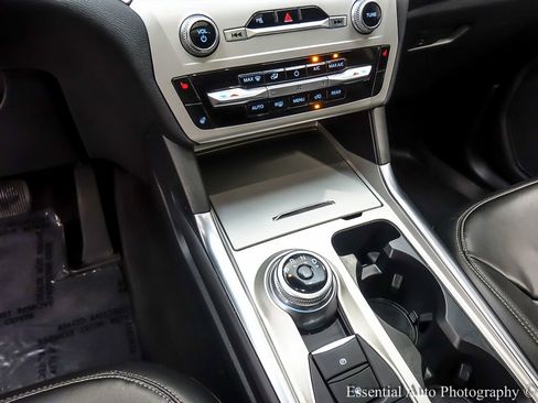 Used 2024 Ford Explorer XLT w/ Equipment Group 202A image 23