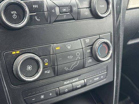 Used 2018 Ford Explorer XLT image 18