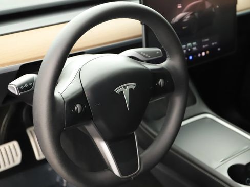 Used 2023 Tesla Model Y Performance AWD/4WD image 16
