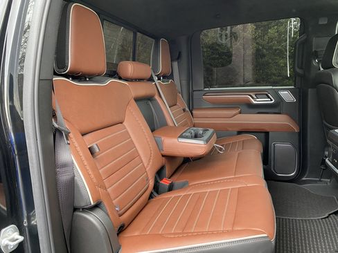 Used 2025 GMC Sierra 2500 Denali Ultimate w/ Snow Plow Prep/Camper Package image 40