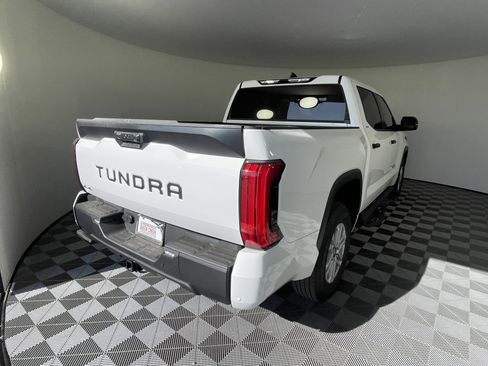 Used 2025 Toyota Tundra SR5 w/ SR5 Convenience Package AWD/4WD image 5