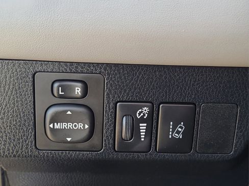 Certified 2018 Toyota RAV4 LE Plus image 23