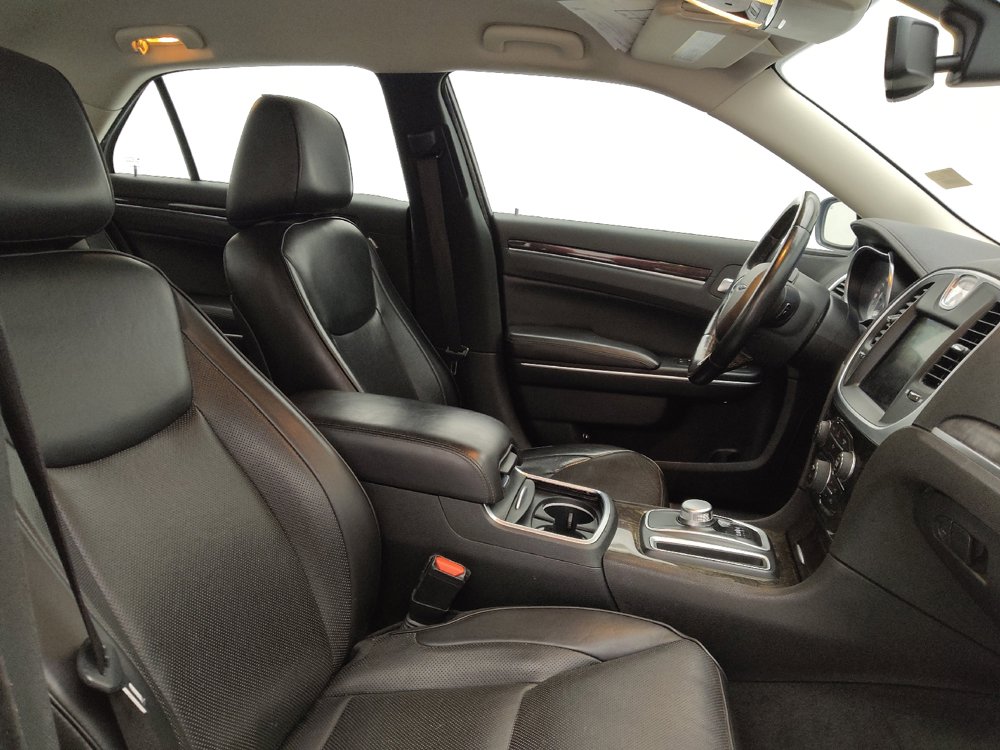 Used 2019 Chrysler 300 Limited RWD image 21
