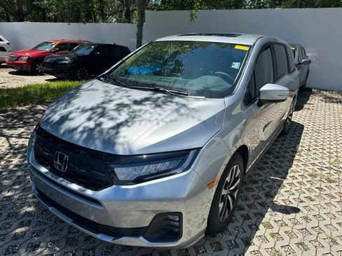 Certified 2026 Honda Odyssey EX-L image 3