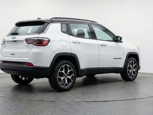 Used 2025 Jeep Compass Limited image 9