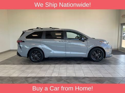 Used 2024 Toyota Sienna XSE w/ XSE Plus Package AWD/4WD image 5