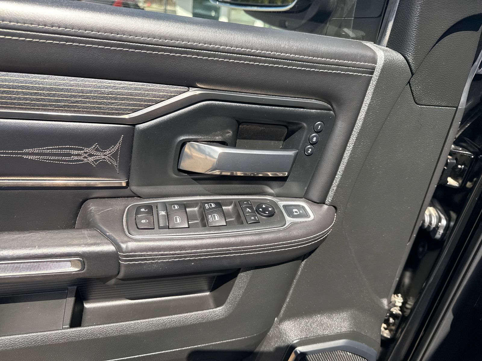 Used 2020 RAM 2500 Limited AWD/4WD image 11