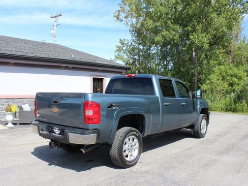 Used 2011 Chevrolet Silverado 2500 LT w/ Interior Plus Package AWD/4WD image 4