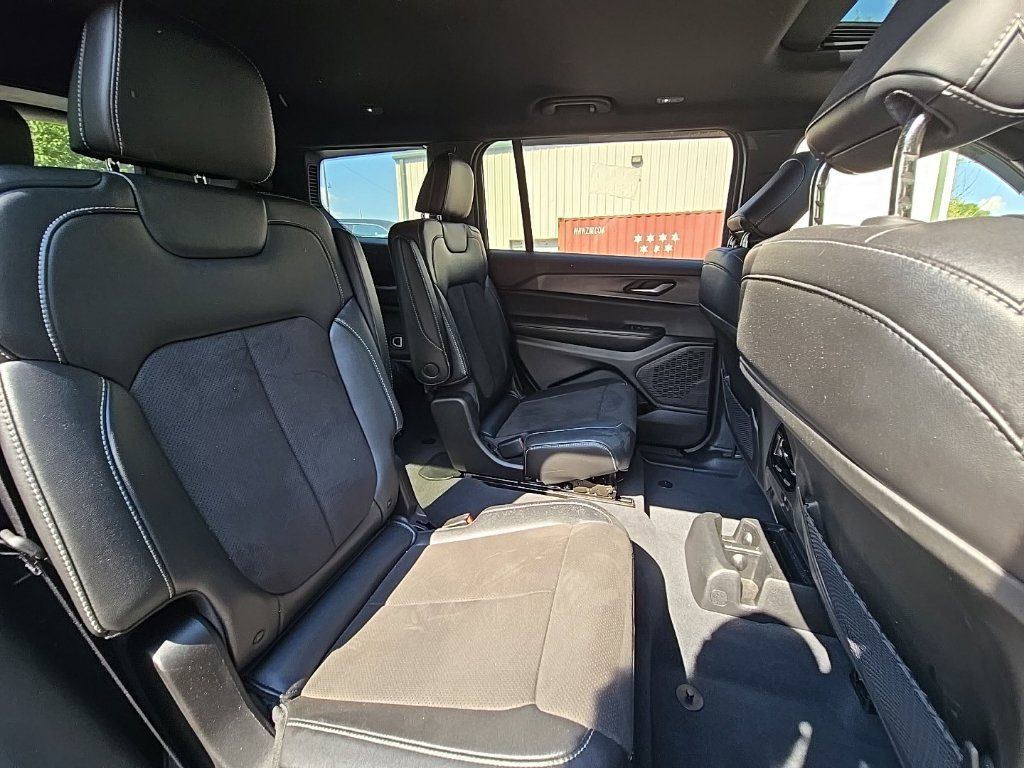 Used 2023 Jeep Grand Cherokee L Laredo AWD/4WD image 23