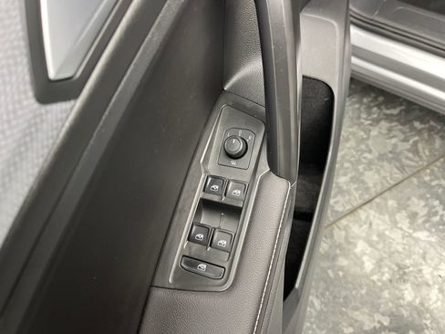 Used 2024 Volkswagen Tiguan S image 7