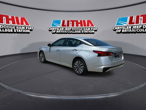 Used 2025 Nissan Altima 2.5 SV FWD image 6