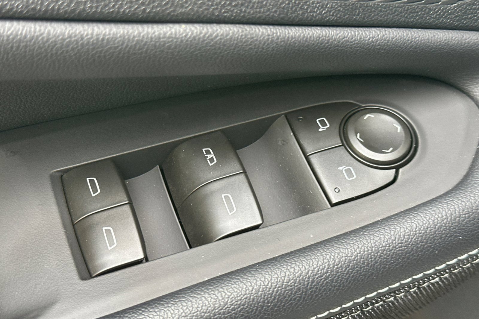 Used 2026 Chevrolet Blazer EV LT FWD image 13
