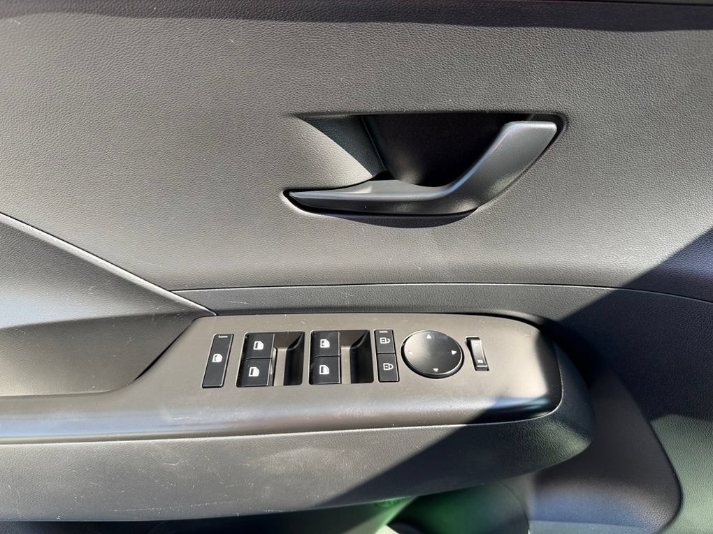 Used 2025 Hyundai Kona SEL AWD/4WD image 39