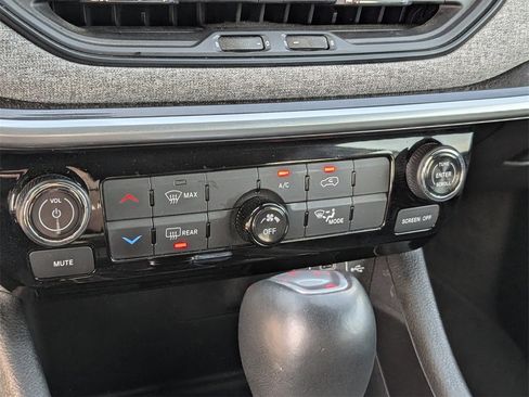 Used 2024 Jeep Compass Latitude image 16