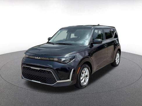 Used 2025 Kia Soul LX w/ LX Technology Package FWD image 5